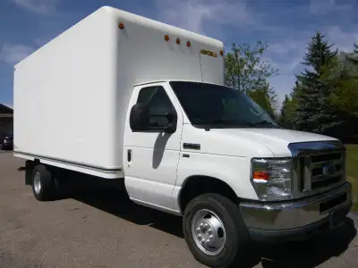 2012 Ford E-450 COMMERCIAL CUTAWAY CUBE VAN, 16 FOOT BOX LOW KMS
