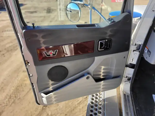 2013 WESTERN STAR 6900XD in Heavy Trucks in Saskatoon - Image 18