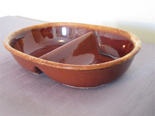 Vintage HULL Brown Drip Divided Serving Bowl, HP Co. Oven Proof dans Art et objets de collection  à Ville de Montréal - Image 4