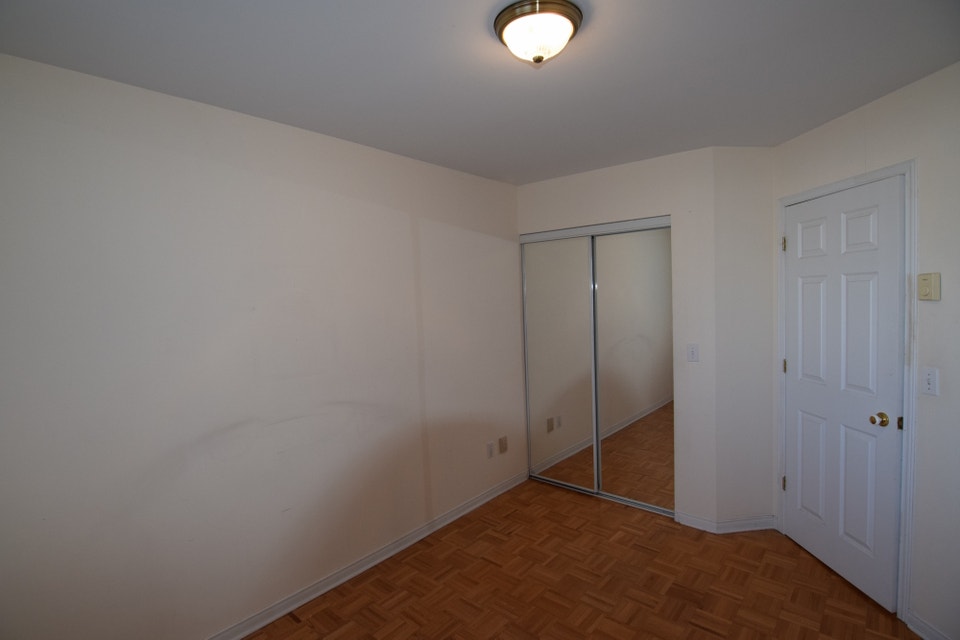 Beautiful open-concept 3 1/2 apartment unit for rent 5