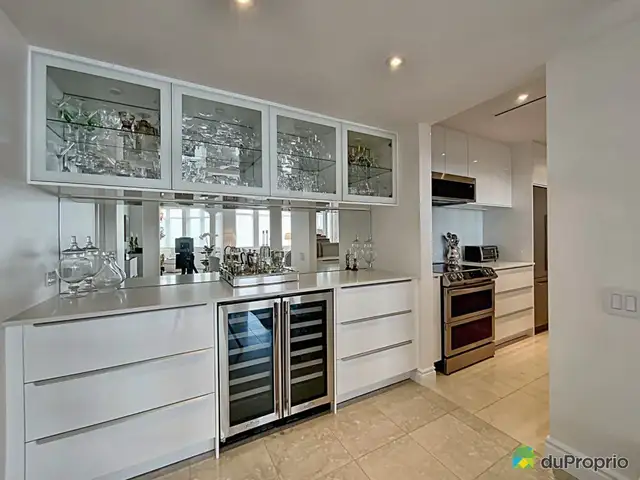 $928,000 - Condominium in Ville-Marie (downtown, old Mtl) in Condos for Sale in City of Montréal - Image 4