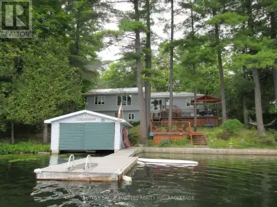 Waterfront Paradice!! Gorgeous Buck Lake waterfront home features approximately 1800 square ft of fi...