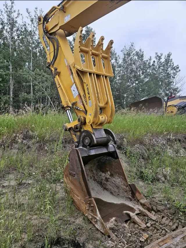 Hydraulic Excavator Thumb Grapple Heavy-Duty Weld-On Attachment in Heavy Equipment Parts & Accessories in Prince Albert - Image 3