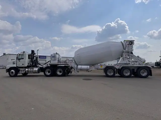 2025 Mack Anthem 64T D/C mDRIVE S40R - mixer in Heavy Trucks in Regina - Image 8