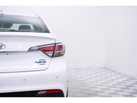 La Hyundai Sonata Plug-in Hybride 2017, présente sur le marché automobile canadien, se distingue par... (image 7)