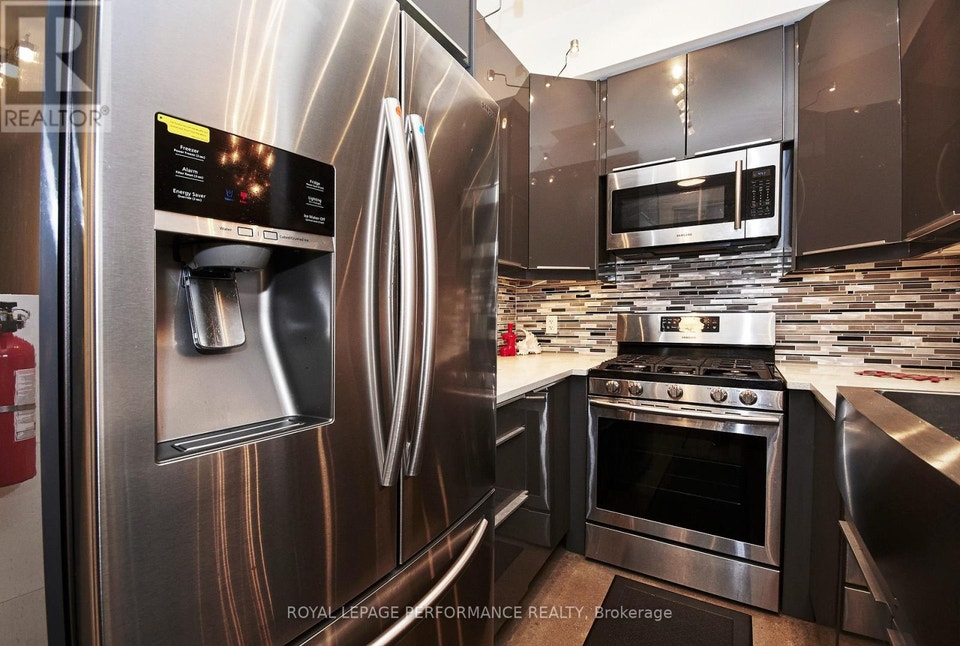 UNIT B - 82 THIRD AVENUE Ottawa, Ontario 4