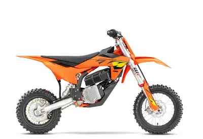 KTM : la référence autrichienne en motos haute performance. Chez Groupe Contant retrouvez toute la g...