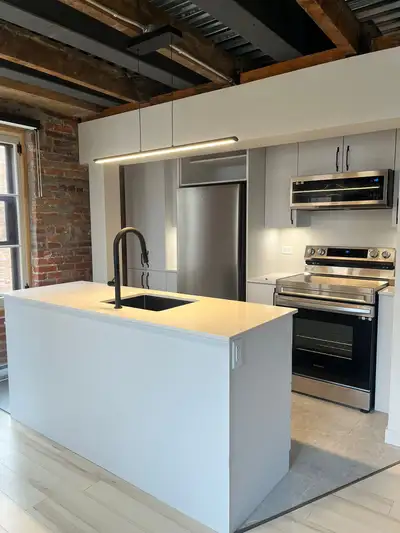 4 1er juillet 3, rue Saint-Thomas, Vieux-Québec (G1K 3Y5) Profitez dune vue imprenable sur le Bassin...