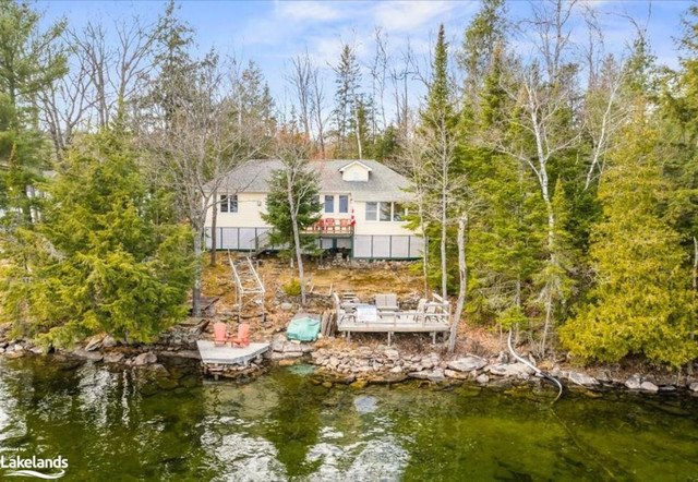 "HALL'S LAKE" 3 BEDROOM RETREAT - CALL TODAY TO VIEW THIS GEM! in Houses for Sale in Kawartha Lakes