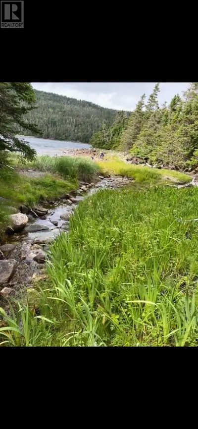 If the great outdoors and private settling is calling your name then this is the spot for you! With...