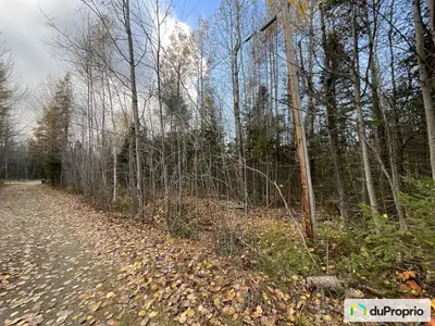 À 10 minutes des ponts et à quelques kilomètres des services, superbe terrain résidentiel en campagn...