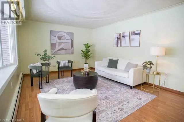 104 HILLSIDE Avenue Delhi, Ontario in Houses for Sale in Norfolk County - Image 7