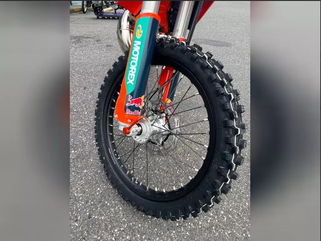 2025 KTM 300 XC-W CHAMPION EDITION - RED BULL FEW LEFT! in Dirt Bikes & Motocross in Edmonton - Image 8