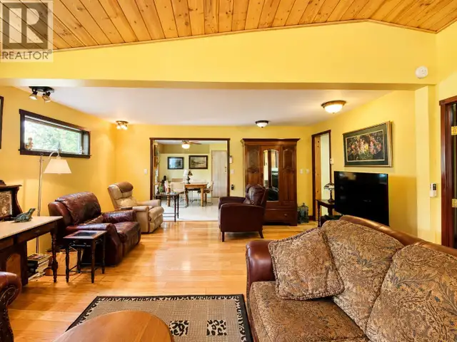 6681 BARNETT ROAD 100 Mile House, British Columbia in Houses for Sale in 100 Mile House - Image 14