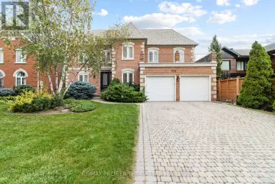 Stunning Sun-Filled Home On A Spacious Lot In Weston Downs, Approximately 3,750 Sq Ft. Features A Gr...