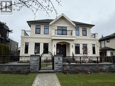 Brand new Laneway house with own washer and dryer, separate entry, 500sf living area. Prefer long te...
