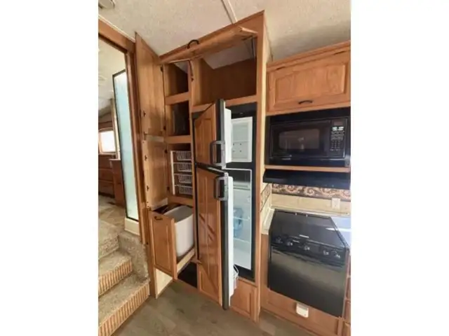 2008 Keystone RV Montana 2955RL in Travel Trailers & Campers in Penticton - Image 9