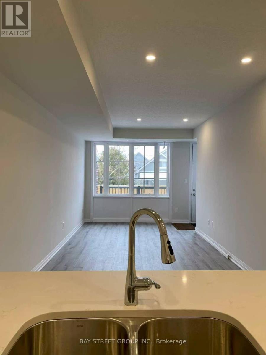 205 - 12 BLANSHARD STREET Hamilton (Kirkendall), Ontario 3