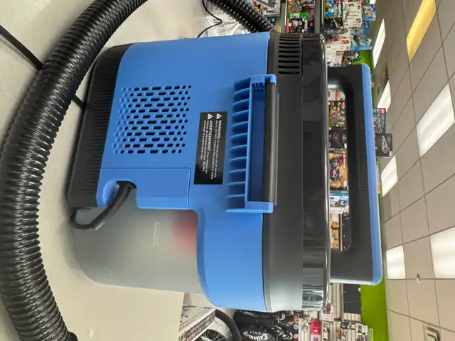 Shark MessMaster Portable Wet/Dry Vacuum - Blue in Vacuums in Oakville / Halton Region - Image 2