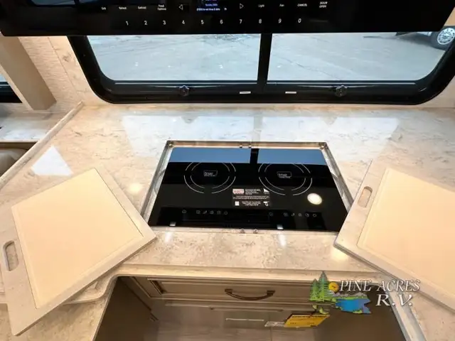 2025 Newmar Dutch Star 4369 Black Out Package in RVs & Motorhomes in Moncton - Image 26