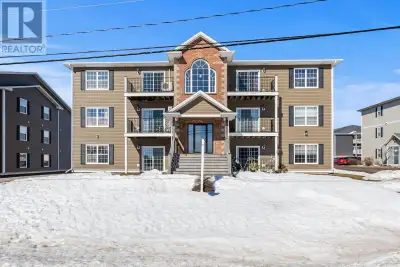 Welcome to Unit 104 at 67 Ducks Landing, ideally located in the highly desirable community of Stratf...