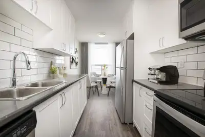 Building Features Join our Sizzling Summer Open House! Saturday, 1-4pm & sign a new lease for a chan...