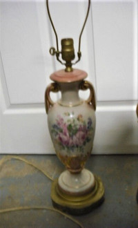 VINTAGE 1950's - 1960's PORCELAIN LAMP -- WORKING AND DECORATIVE