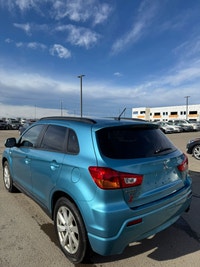 2012 Mitsubishi RVR GT AWD : : Moonroof | Heated Seats | 156,479 km 2.0L I4 Engine - Cruise Control... (image 5)