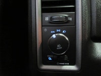 RAM 1500 2021 CLASSIC EXPRESS NIGHT EDITION V-6 3.6 LITRES QUAD-CAB BOITE 6.4 PIEDS 4X4 / MAGS 20 PO... (image 9)