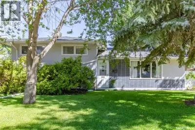 3-level split on a lovely crescent in Moose Jaw’s Palliser neighbourhood! The main floor features a...