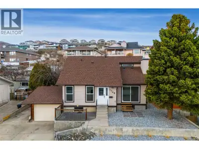 You will love this well-maintained and updated 3 bedroom, 3 bathroom home with a beautiful river vie...