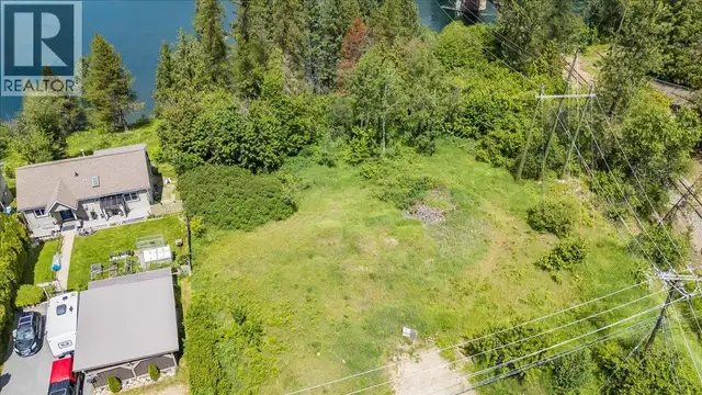 1101 1st Street Lot# Lot B Castlegar, British Columbia in Land for Sale in Nelson - Image 11