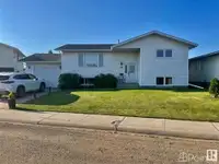 Homes for Sale in Vegreville, Alberta $370,000