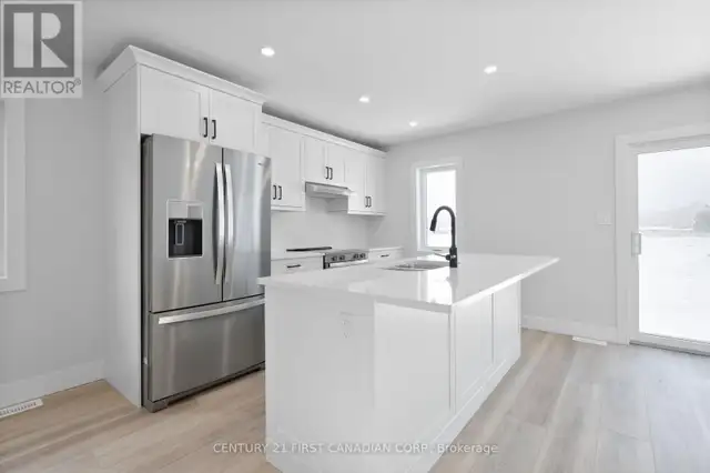 29 SHELDABREN STREET North Middlesex (Ailsa Craig), Ontario in Houses for Sale in Grand Bend - Image 14