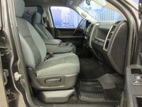 RAM 1500 CLASSIC 2019 EXPRESS NIGHT EDITION V8 5.7 LITRES HEMI 4X4 CREW-CAB BOITE 5.7 PIEDS TOUT ÉQU... (image 8)