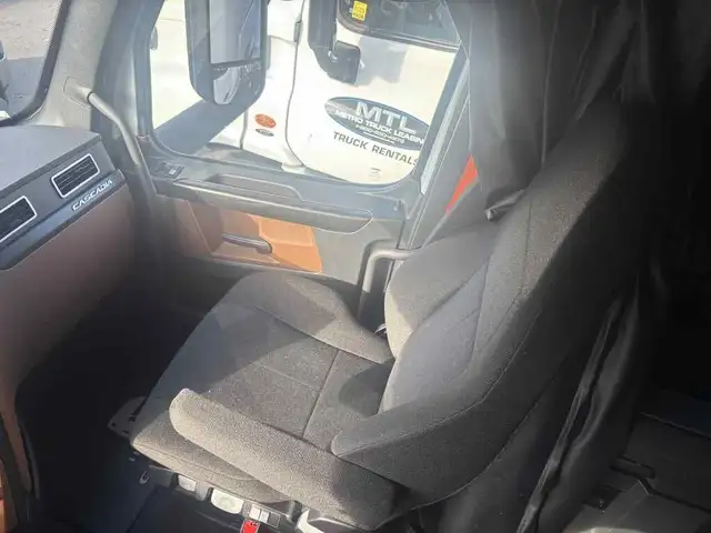 2026 Freightliner Cascadia ParkSmart Unit, Safety Certified, Cal in Heavy Trucks in Hamilton - Image 15