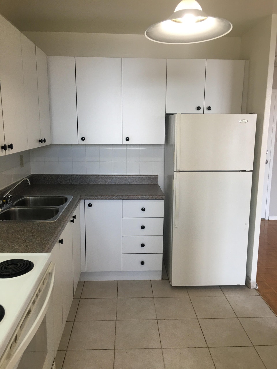 Spacious one bedroom unit for rent 4