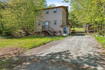 Beautiful Newly Renovated 2-Bedroom Home for Rent – 1,460 sq ft, 3 Levels 2-bedroom, 2-bathroom deta...