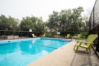 Overlooking the Rideau River in Ottawa South, Kingsview Apartments offers bright and spacious suites... (image 6)