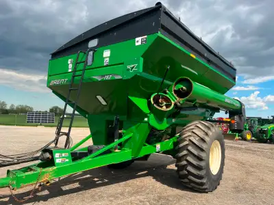 Brent 782 grain cart with 18" corner auger, adjustable spout, new roll tarp, good augers, 30.5 x 32...