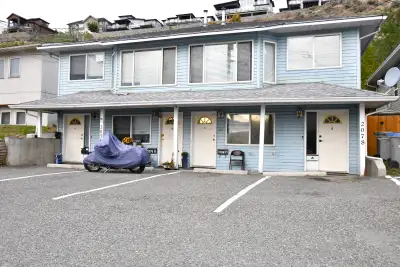 Top floor of 1/2 duplex, Includes 2 bedrooms, 1 bathroom, 5 appliances, gas fireplace, window coveri...