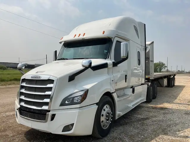 All wheel Drive Moffett Forklifts Diff. Lock $ 9,000 + Trailer in Other in Winnipeg - Image 9