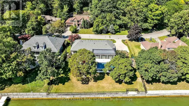 90 OAKLANDS PARK COURT Burlington (Bayview), Ontario in Houses for Sale in Oakville / Halton Region - Image 3