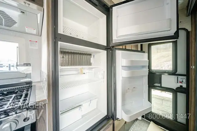 2027 Northern Lite 10.2EX Dry Bath Limited Edition in Travel Trailers & Campers in Kelowna - Image 11