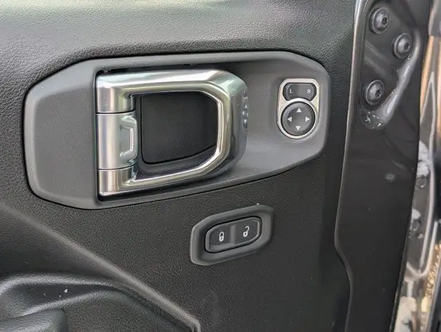 2026 Jeep Gladiator Willys in Cars & Trucks in Edmonton - Image 17