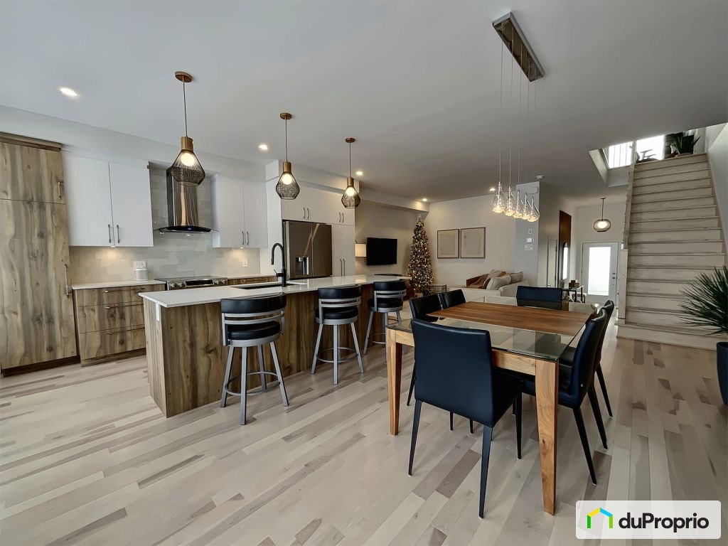 $749,000 - Townhouse for sale in Blainville — photo 1