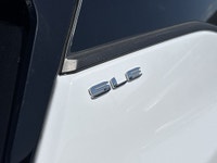 AMVIC Licensed Dealer * Forward Collision Alert * Rear Vision Camera * Lane Keep Assist * Tire Press... (image 7)