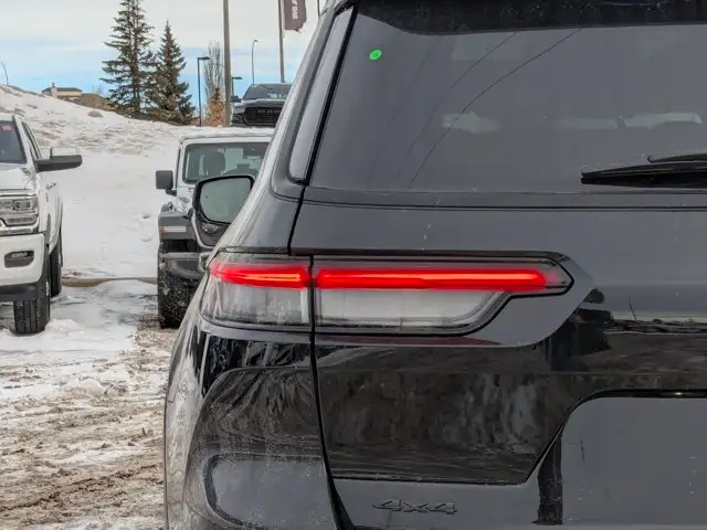 2025 Jeep Grand Cherokee L Limited * - Dual-Pane Sunroof in Cars & Trucks in Calgary - Image 12