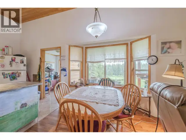 7478 BURGESS ROAD Deka Lake / Sulphurous / Hathaway Lakes, Briti in Houses for Sale in 100 Mile House - Image 9