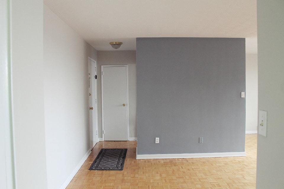 BACHELOR APARTMENT FOR RENT!  (Jane & Eglinton) 4